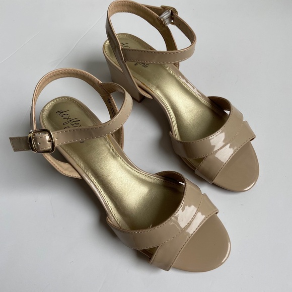 TAN STRAPPY SANDALS FAUX PATENT LEATHER COMFORT 9 WIDE GRAD SUMMER WEDDING PARTY - Picture 6 of 6